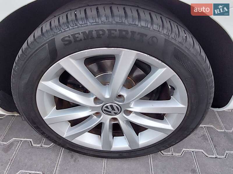 Универсал Volkswagen Passat 2013 в Одессе