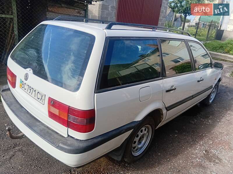 Універсал Volkswagen Passat 1994 в Іваничах