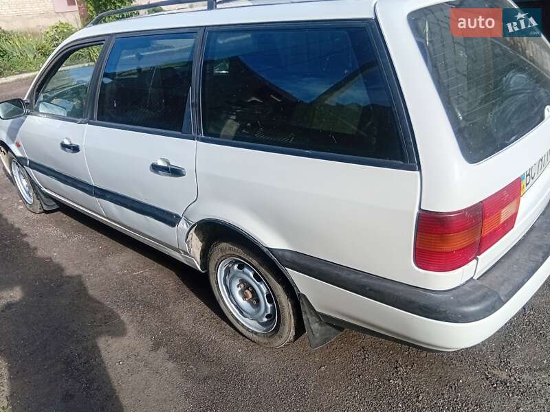 Універсал Volkswagen Passat 1994 в Іваничах