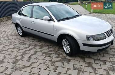 Седан Volkswagen Passat 2000 в Долине