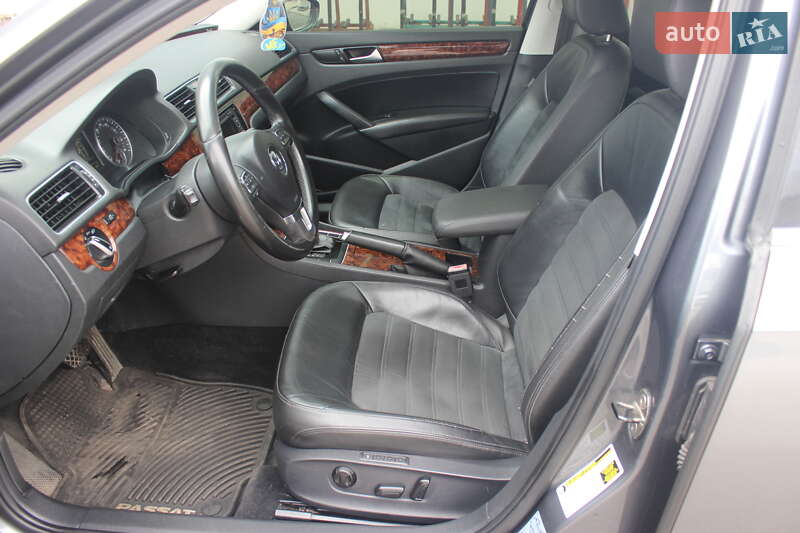 Седан Volkswagen Passat 2012 в Києві