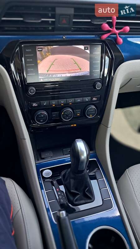 Седан Volkswagen Passat 2021 в Микулинцях