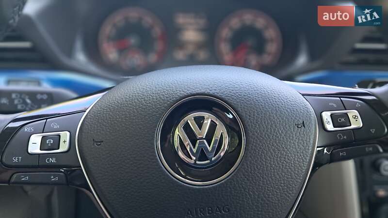 Седан Volkswagen Passat 2021 в Микулинцях