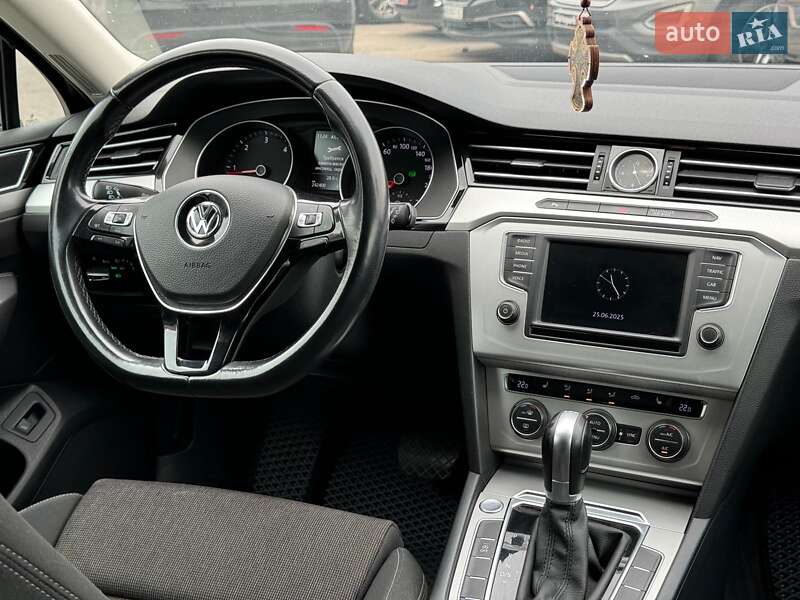 Универсал Volkswagen Passat 2015 в Виннице