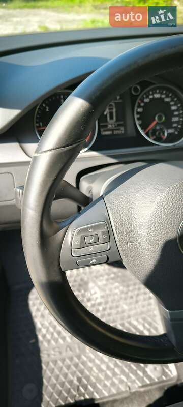 Универсал Volkswagen Passat 2011 в Киеве