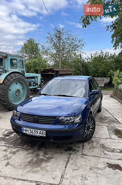 Седан Volkswagen Passat 1998 в Баре