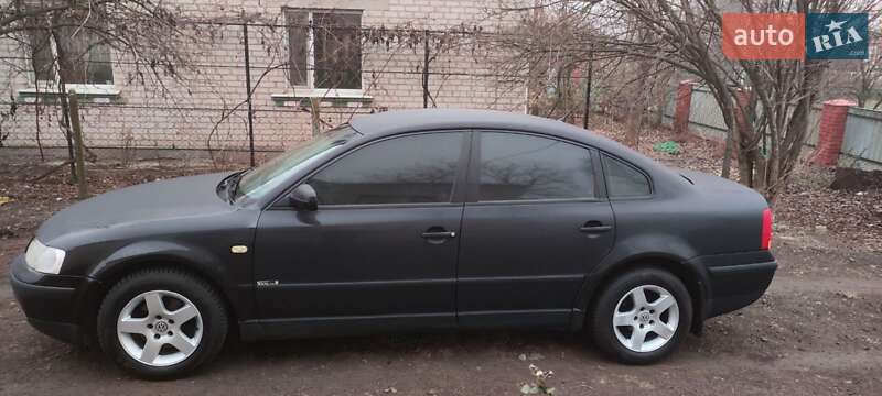 Седан Volkswagen Passat 1999 в Новомиргороде
