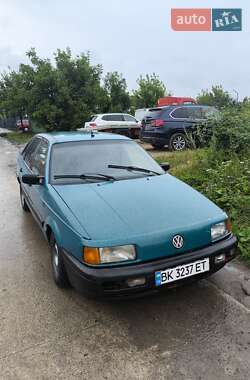 Седан Volkswagen Passat 1991 в Ровно