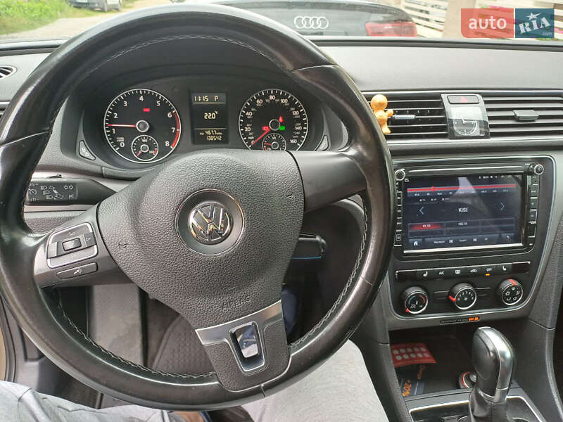 Седан Volkswagen Passat 2014 в Львові
