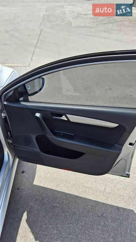 Универсал Volkswagen Passat 2013 в Днепре