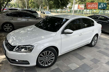 Седан Volkswagen Passat 2014 в Днепре
