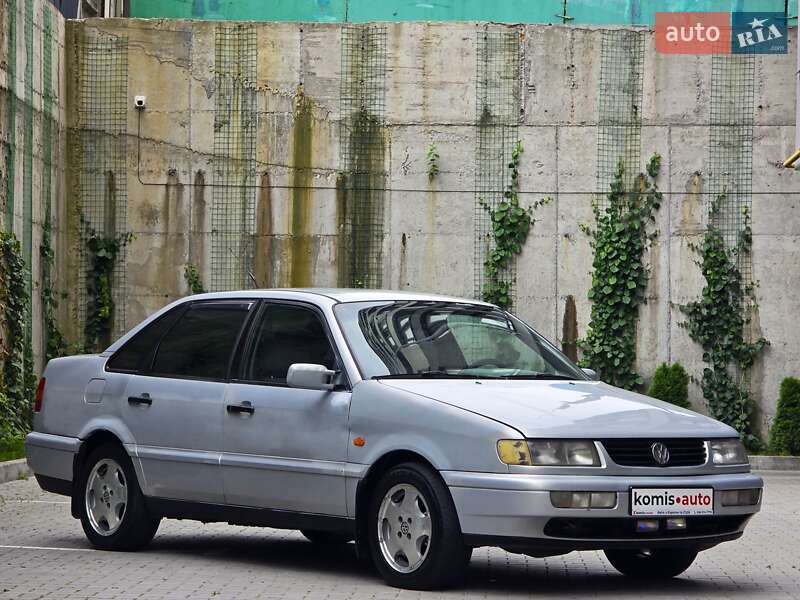 Седан Volkswagen Passat 1994 в Хмельницком