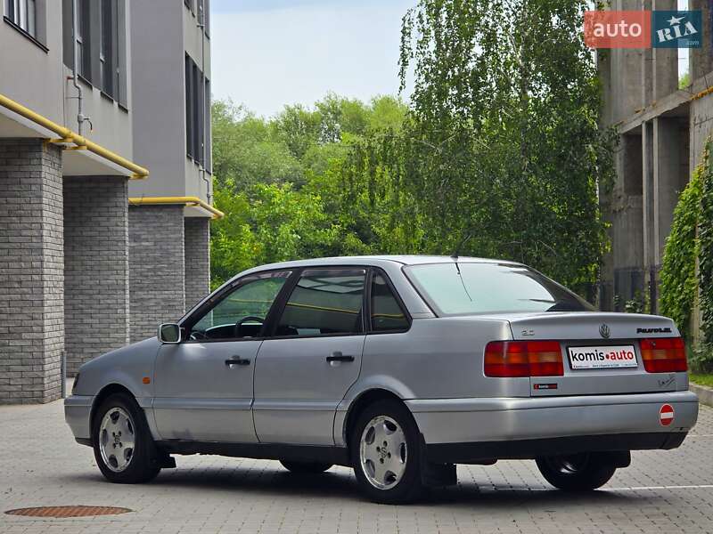 Седан Volkswagen Passat 1994 в Хмельницком