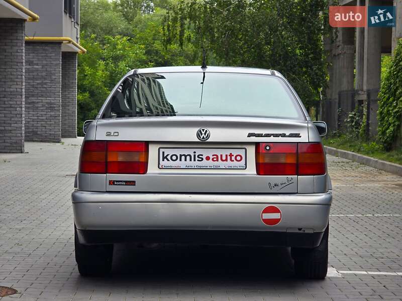 Седан Volkswagen Passat 1994 в Хмельницком