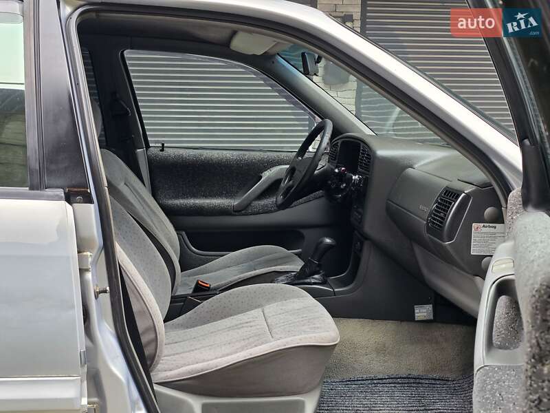 Седан Volkswagen Passat 1994 в Хмельницком