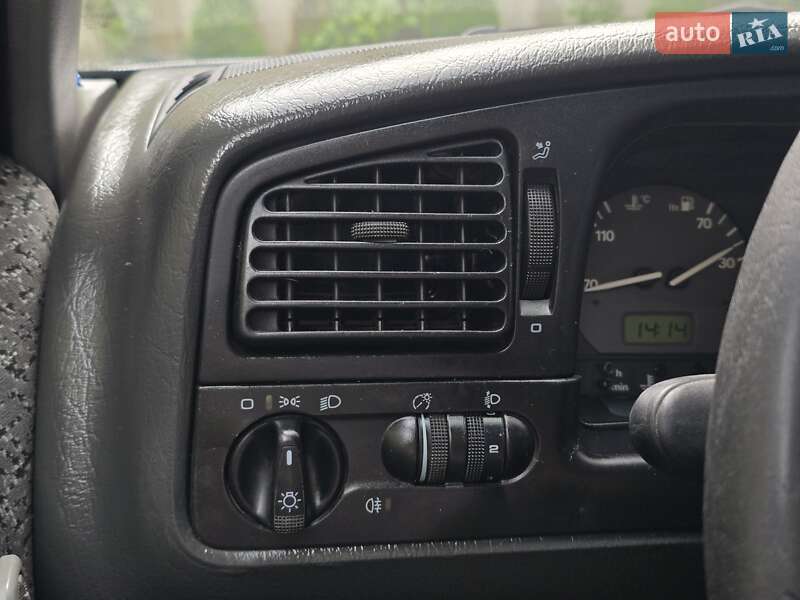 Седан Volkswagen Passat 1994 в Хмельницком