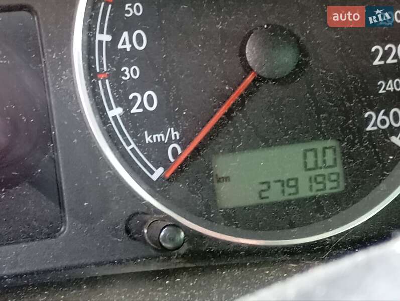 Универсал Volkswagen Passat 2003 в Умани