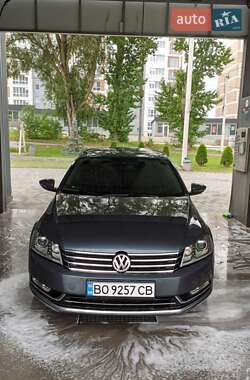 Седан Volkswagen Passat 2012 в Тернополі