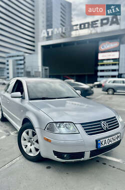 Седан Volkswagen Passat 2001 в Киеве