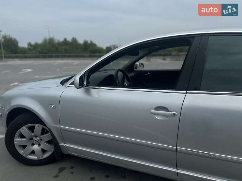 Седан Volkswagen Passat 2001 в Киеве