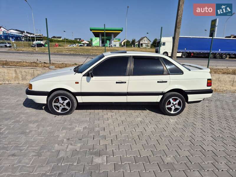 Седан Volkswagen Passat 1988 в Каменец-Подольском