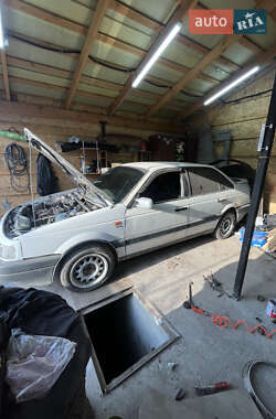 Седан Volkswagen Passat 1988 в Боровой