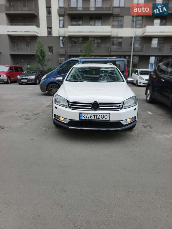 Универсал Volkswagen Passat 2012 в Киеве
