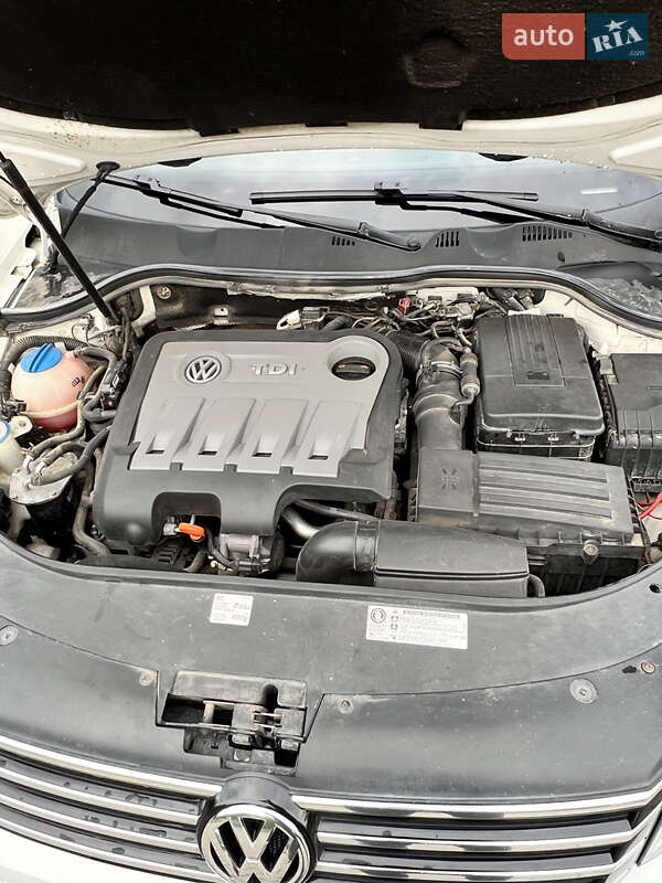Универсал Volkswagen Passat 2011 в Дрогобыче