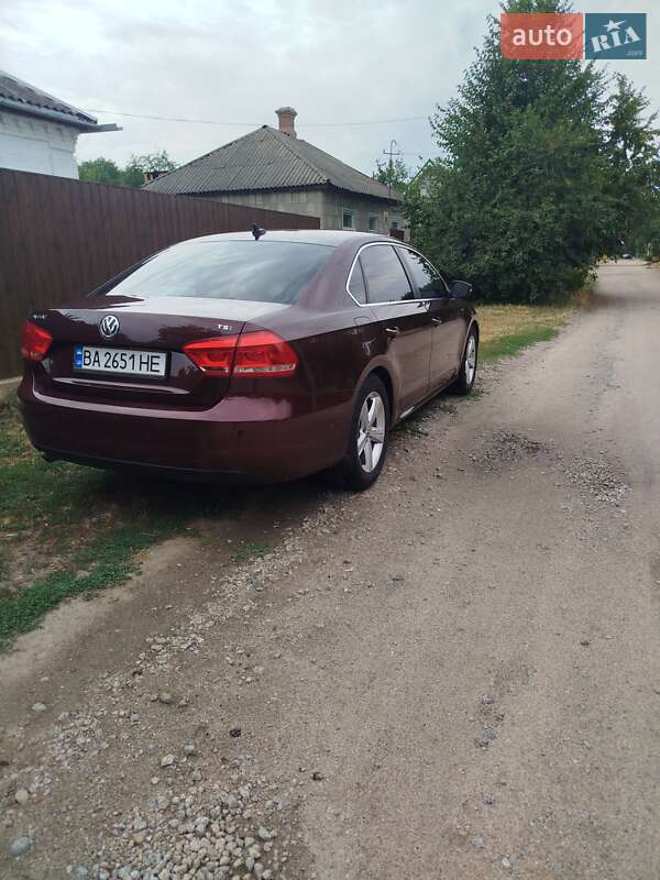 Седан Volkswagen Passat 2013 в Кропивницькому