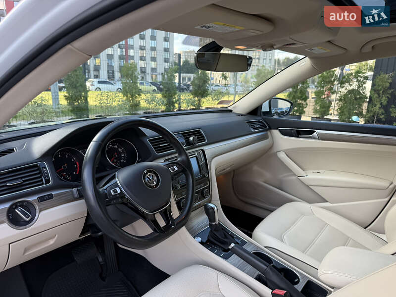 Седан Volkswagen Passat 2016 в Киеве