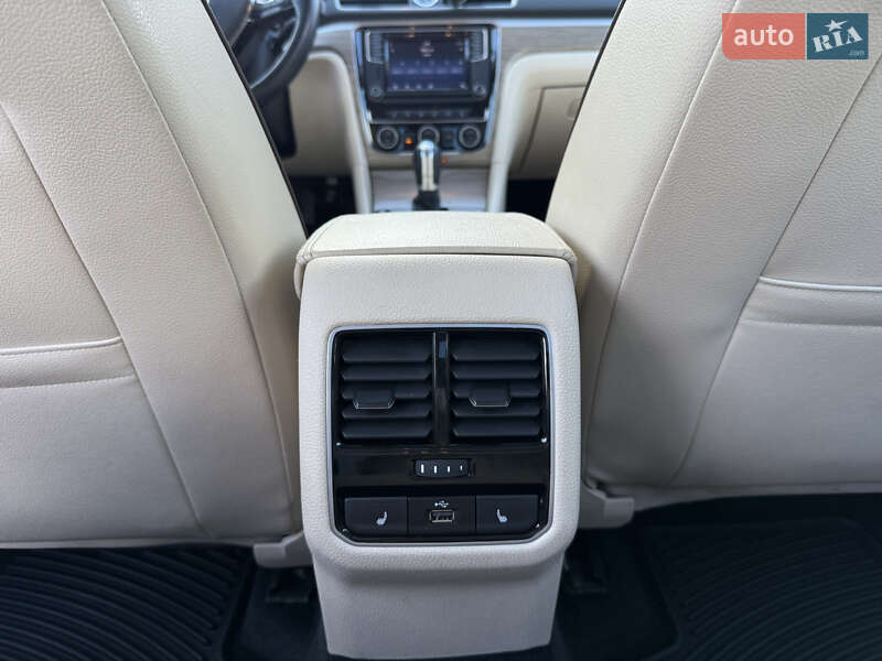Седан Volkswagen Passat 2016 в Киеве