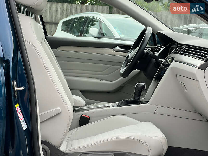Универсал Volkswagen Passat 2022 в Луцке