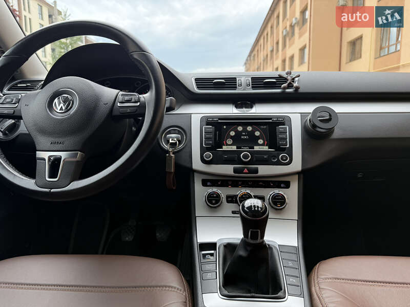 Седан Volkswagen Passat 2014 в Львове