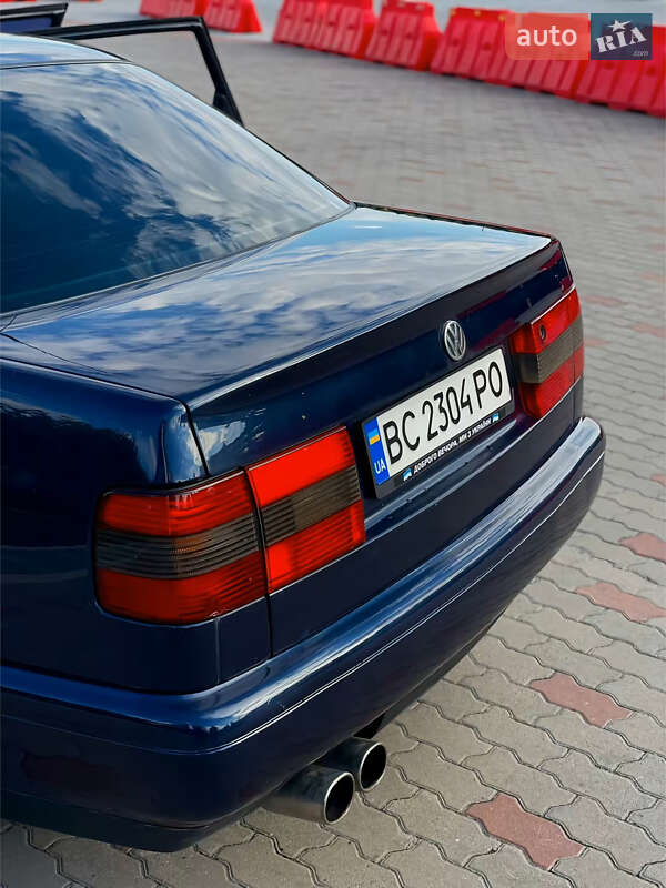 Седан Volkswagen Passat 1995 в Львові