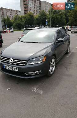 Седан Volkswagen Passat 2014 в Львові