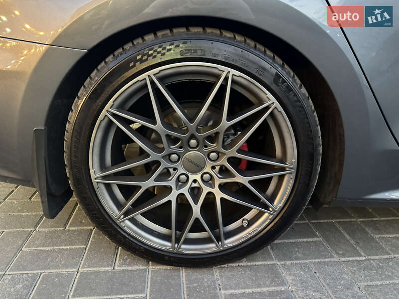 Седан Volkswagen Passat 2018 в Днепре