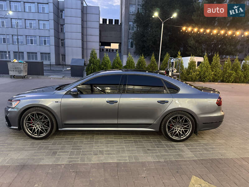 Седан Volkswagen Passat 2018 в Днепре