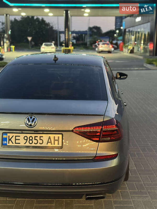 Седан Volkswagen Passat 2018 в Днепре
