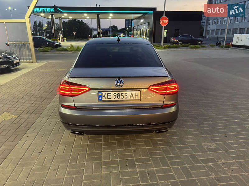 Седан Volkswagen Passat 2018 в Днепре