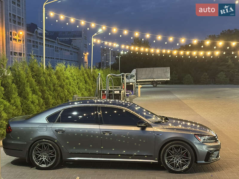 Седан Volkswagen Passat 2018 в Днепре