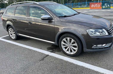 Универсал Volkswagen Passat 2013 в Киеве