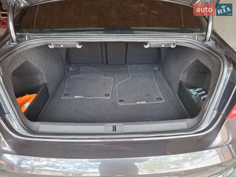 Седан Volkswagen Passat 2011 в Полтаві