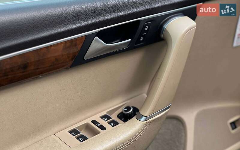 Универсал Volkswagen Passat 2012 в Ивано-Франковске