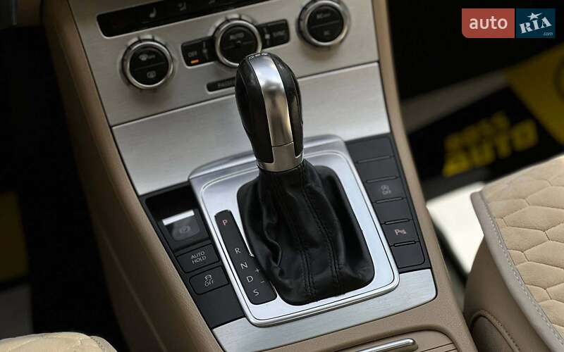 Универсал Volkswagen Passat 2012 в Ивано-Франковске