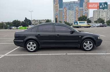 Седан Volkswagen Passat 1999 в Буче
