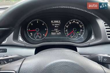 Седан Volkswagen Passat 2013 в Черновцах
