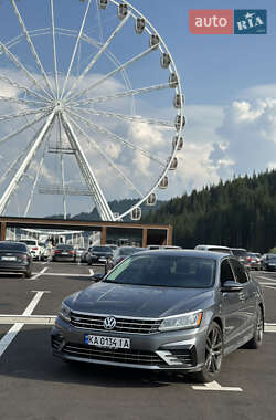 Седан Volkswagen Passat 2016 в Киеве