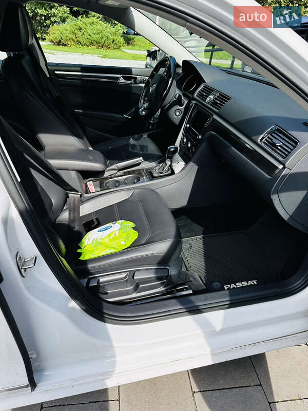 Седан Volkswagen Passat 2015 в Хмельницком