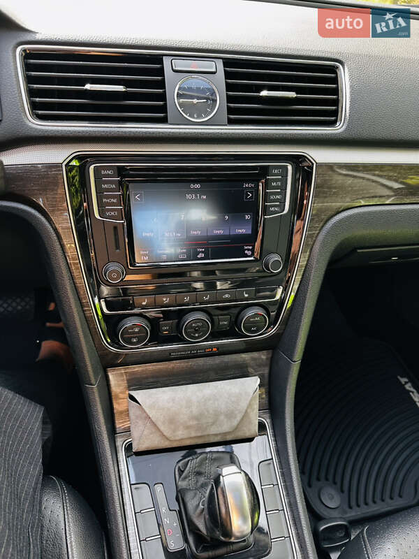 Седан Volkswagen Passat 2015 в Хмельницком