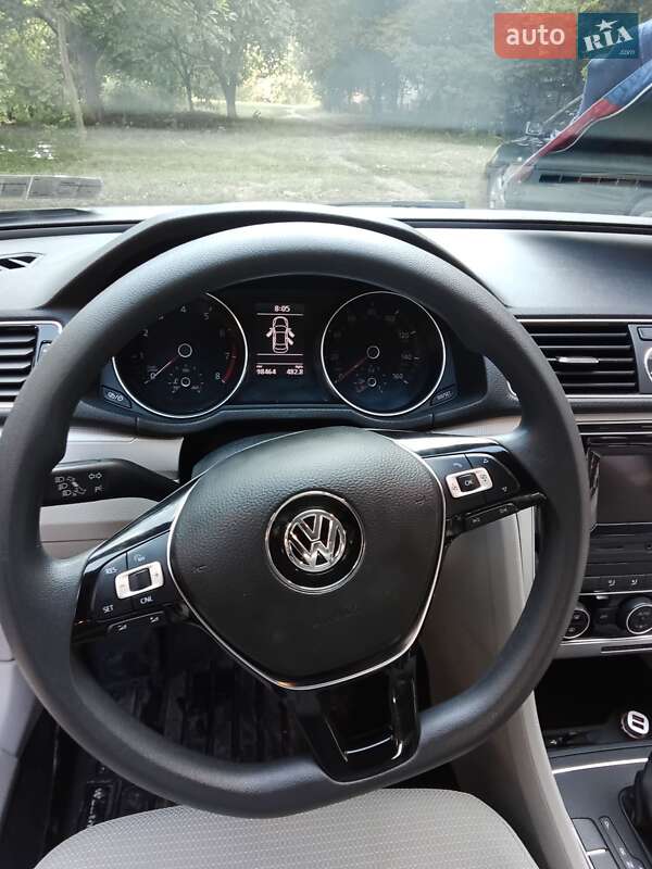 Седан Volkswagen Passat 2017 в Кропивницком